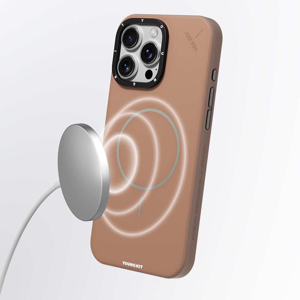 iPhone 15 Pro Max Uyumlu Kılıf M-safe Şarj Özellikli Youngkit Dynamag Serisi Kapak Gold