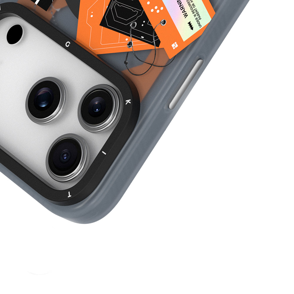 iPhone 17 Pro Max Uyumlu Kılıf M-Safe Şarj Özellikli Youngkit Different Dimension Serisi Kapak Gri